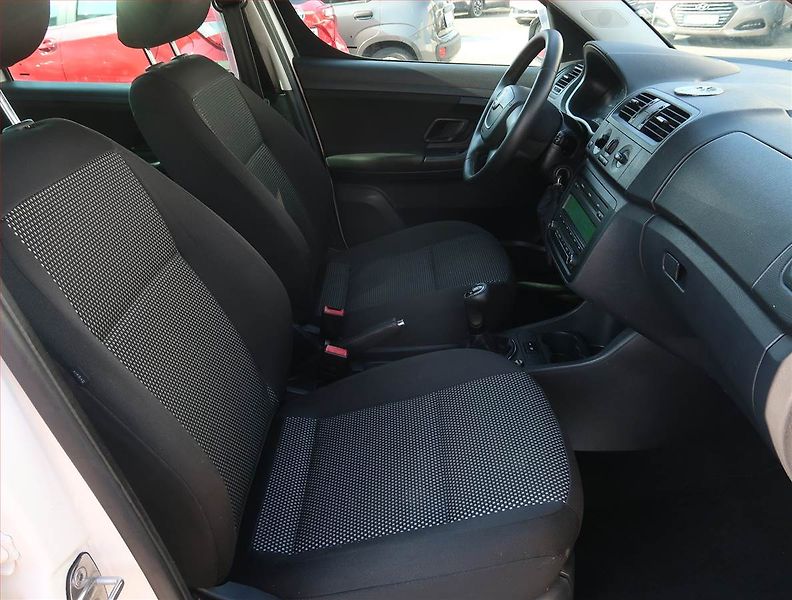 Škoda Roomster (2013) Scout 1.2 TSI, ČR,1.maj - fotka 9 z 18