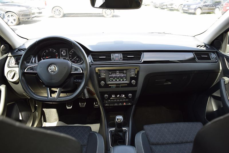 Škoda Rapid (2016) 1.2TSI 81kw AMBITION PANO OPS  - fotka 17 z 45