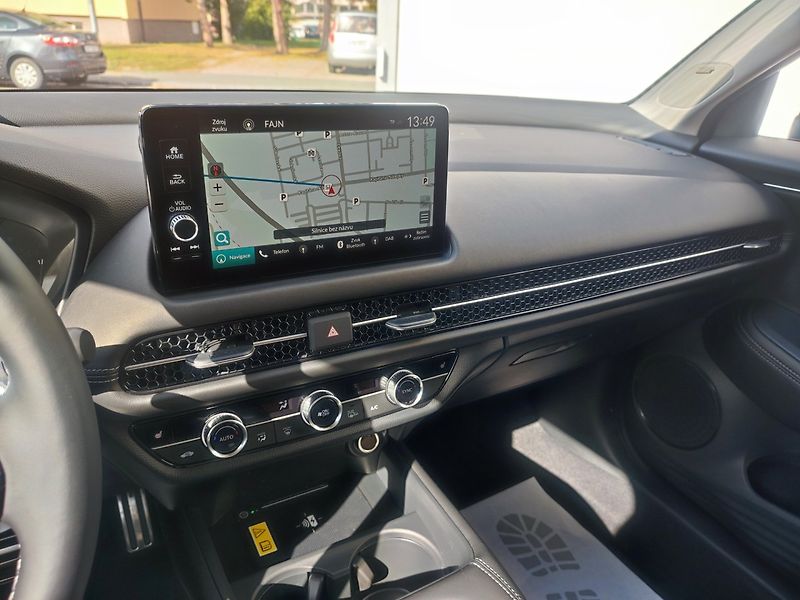 Honda ZR-V (2026) 2.0e:HEV 135kW ADVANCE SKLADEM - fotka 12 z 18