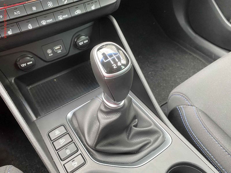 Hyundai Tucson (2018) 1.6 GDi, Go!, navi, kamera - fotka 16 z 18