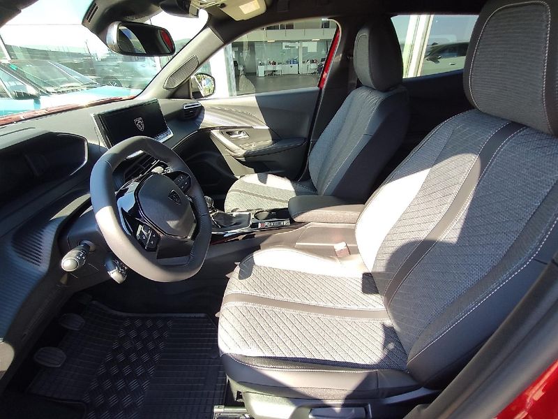 Peugeot 2008 (2026) ALLURE 1.2 TURBO 100k 2xkamera - fotka 25 z 27