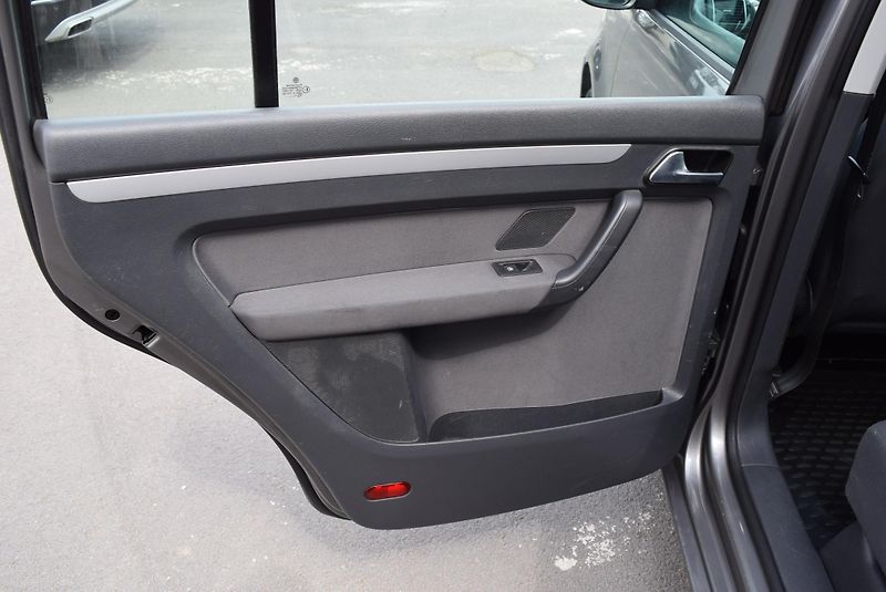 Volkswagen Touran (2010) 1.6TDI 77kw TRENDLINE BMT NAV  - fotka 14 z 48