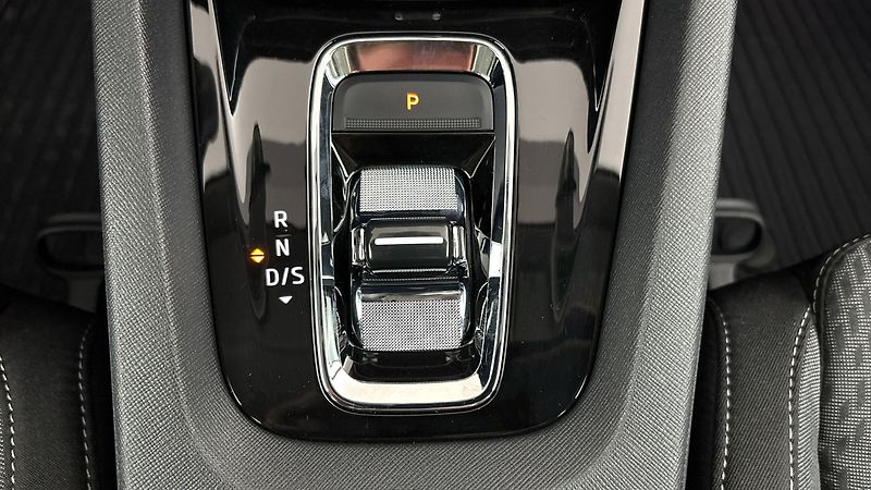 Škoda Octavia 2.0 TDI DSG Style Combi - fotka 23 z 26