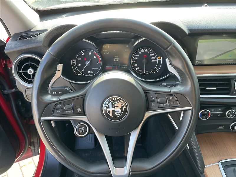 Alfa Romeo Stelvio 2,0 Turbo 280k Q4 AT8 4x4 Tažn - fotka 15 z 30