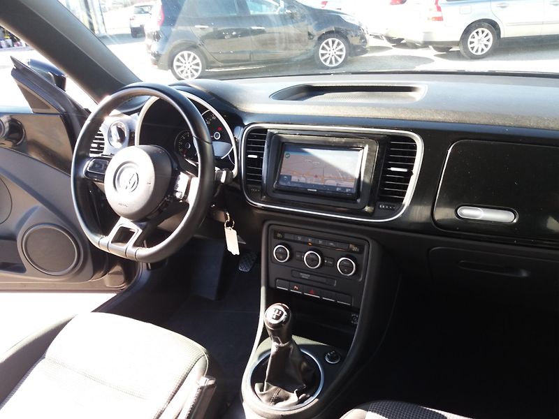 Volkswagen Beetle 1.6TDi,XENONY,NAVI.PĚKNÝ-STAV! - fotka 8 z 18