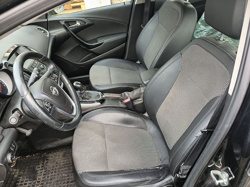 Opel Astra 1.4i Turbo Cosmo LPG - fotka 17 z 29
