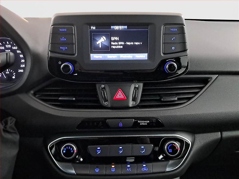 Hyundai i30 (2018) Trikolor 1.0 T-GDI, Serv.kniha - fotka 12 z 18