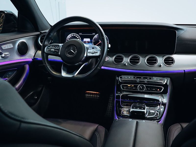 Mercedes-Benz Třídy E E 400d 4MATIC AMG 250kW - fotka 21 z 21