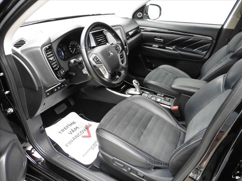 Mitsubishi Outlander 2,4 PHEV Instyle+ 1.maj. - fotka 10 z 19