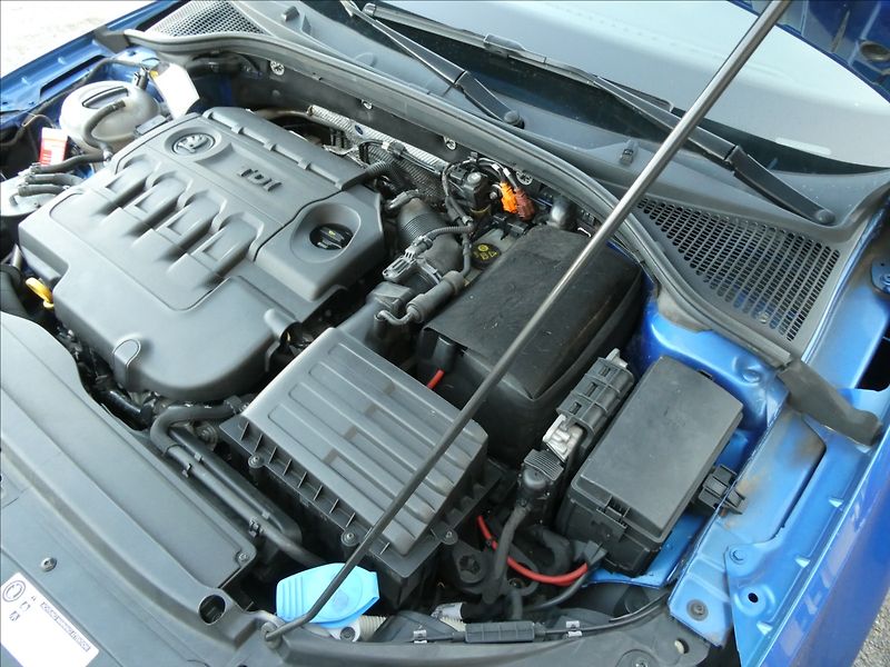 Škoda Octavia 1,6 TDi 77kW 4x4 serviska - fotka 35 z 45