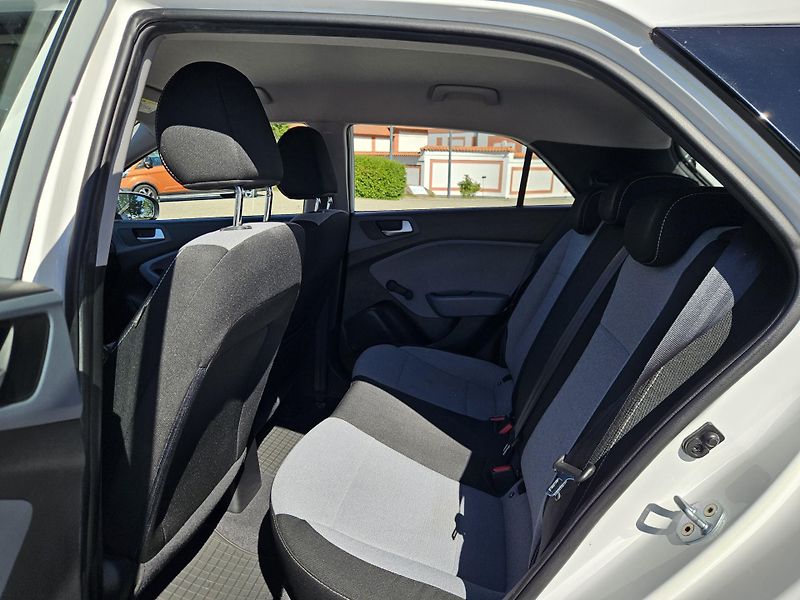 Hyundai i20 (2016) 1.2 NOVÉ ROZVODY A STK - fotka 13 z 23