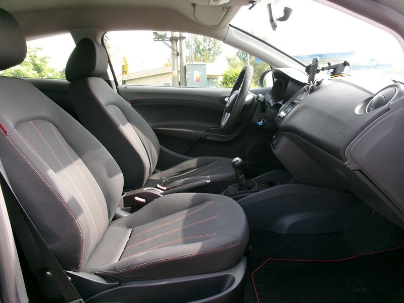 Seat Ibiza (2011) 1,6TDI KLIMA BT USB TEMP - fotka 22 z 29
