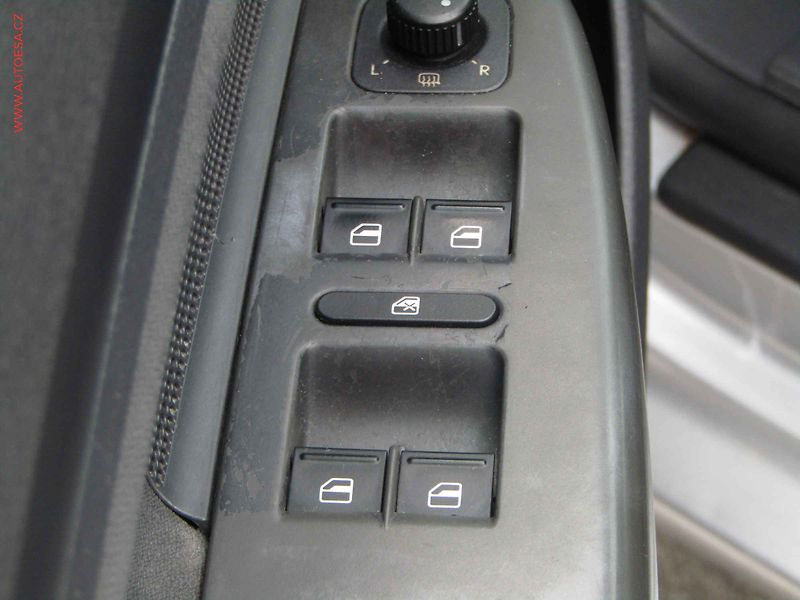 Volkswagen Golf (2003) 2.0 TDi, STK4/28 - fotka 11 z 12