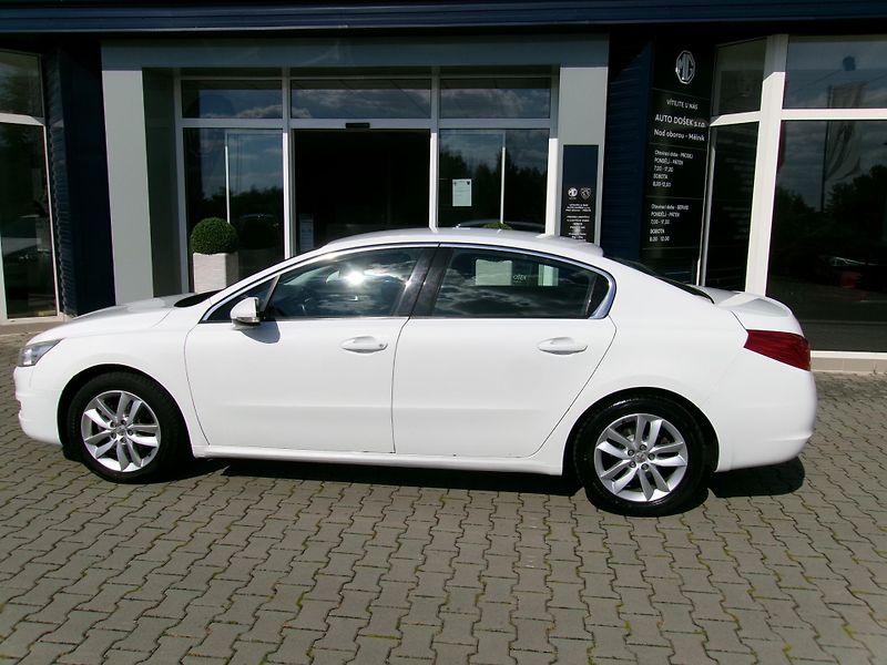 Peugeot 508 2.0 HDI sedan - fotka 8 z 17