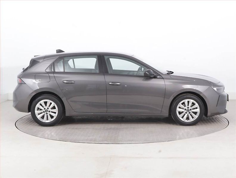 Opel Astra (2023) Edition 1.2 Turbo, Navi - fotka 6 z 16