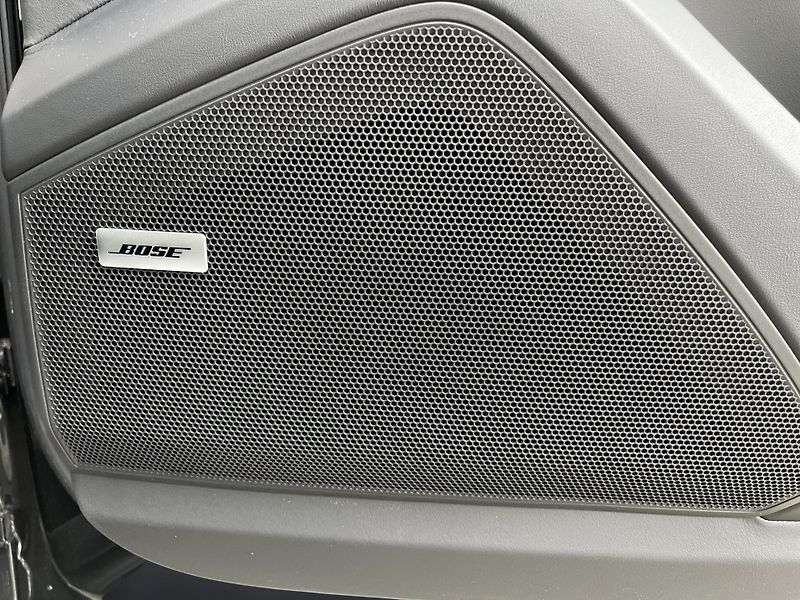 Porsche Cayenne (2025) E-Hybrid Coupe - fotka 24 z 29