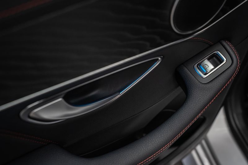 Mercedes-Benz Třídy C C43 AMG BITURBO 4MATIC 270 kW  - fotka 45 z 55