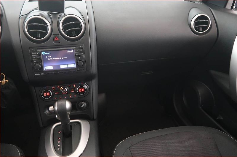 Nissan Qashqai (2013) 1.6, Automat, Tempomat - fotka 8 z 17