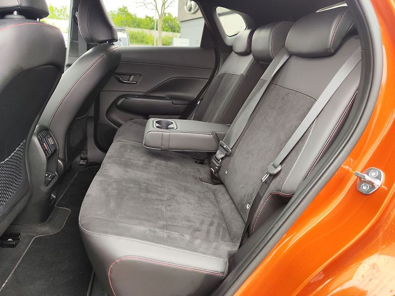 Hyundai Kona EV65kWh/150kW N-Line+ - fotka 16 z 39