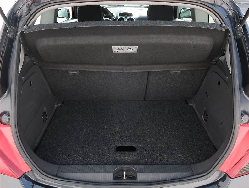 Opel Corsa (2007) 1.2, po STK, jezdí dobře - fotka 13 z 17