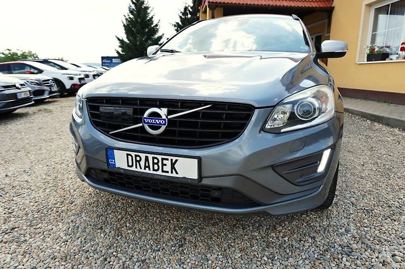 Volvo XC60 (2017) R-DESING 2,4 D4 140 kW - fotka 9 z 57