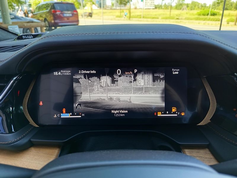 Jeep Grand Cherokee L Summit Reserve V8 - fotka 20 z 25