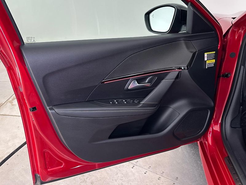 Peugeot 208 GT - fotka 13 z 28