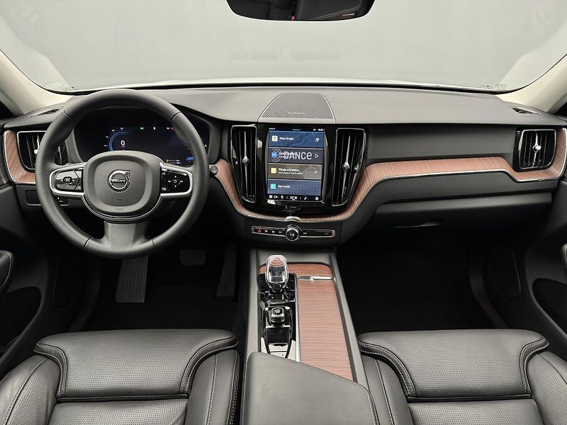 Volvo XC60 T8 AWD BRIGHT PLUS REZERVACE - fotka 2 z 48