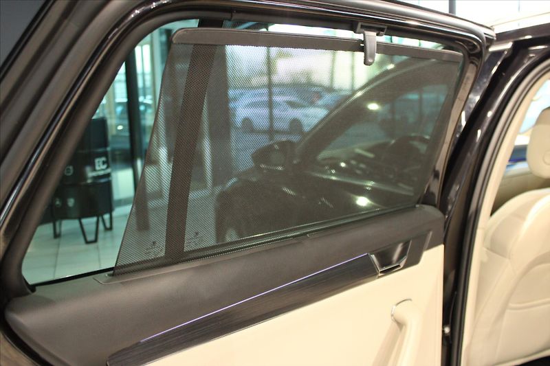 Škoda Superb TDi DSG 4x4 Style Combi - fotka 29 z 34