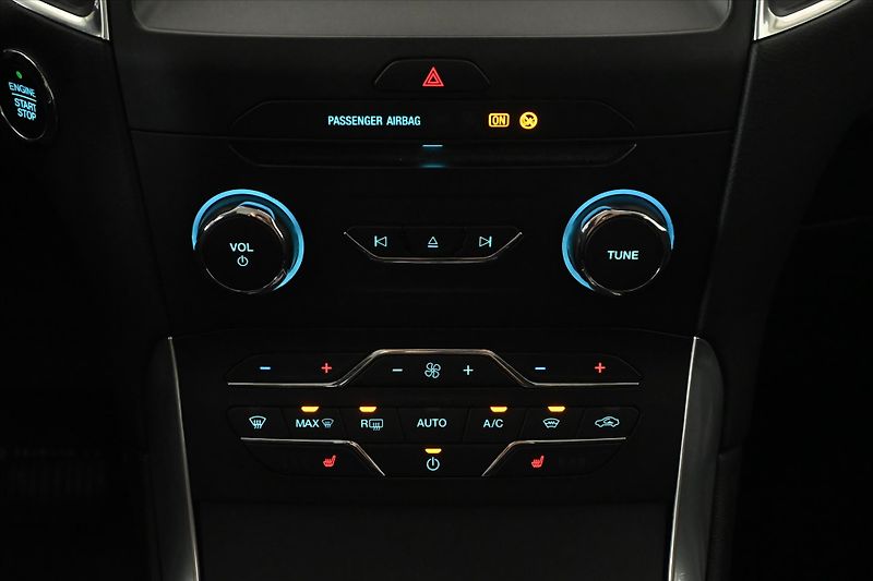 Ford S-MAX 2,0 EcoBlue 110 kW AT8 Titaniu - fotka 21 z 32