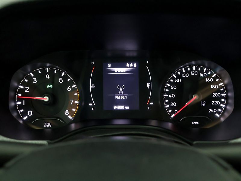 Jeep Compass 1,3 MultiAir 96kW Night Eagle - fotka 18 z 40