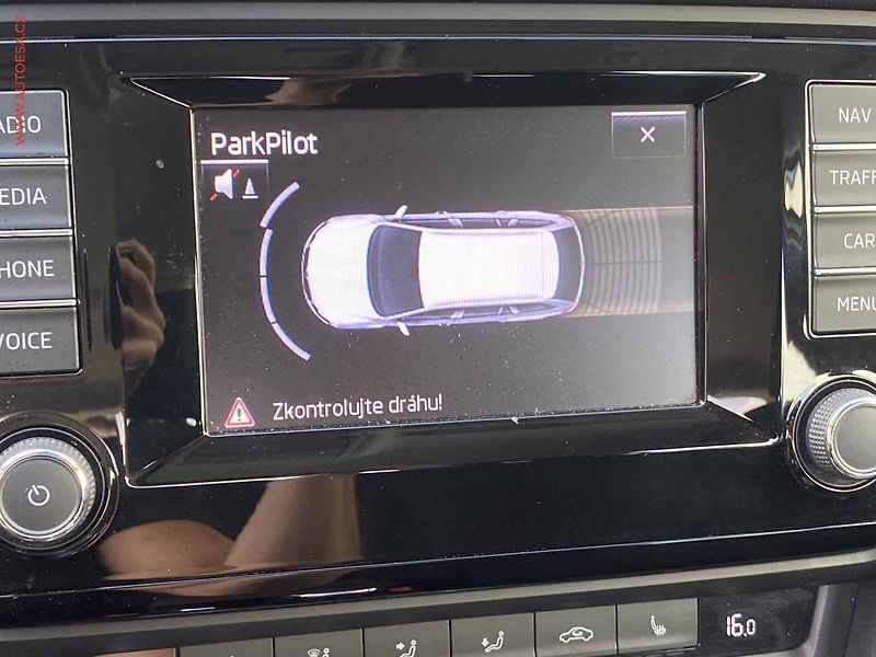 Škoda Octavia (2013) 2.0 TDi, DSG, webasto, xenon - fotka 17 z 19