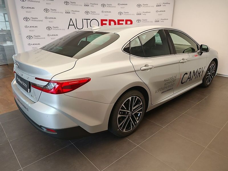 Toyota Camry 2.5 Hybrid Prestige - fotka 4 z 37