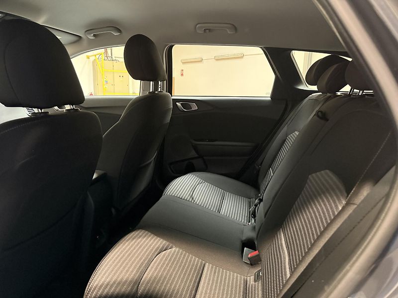 Kia Ceed 1.5 T-GDI 118kW Top SW - fotka 11 z 13