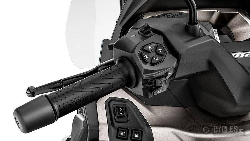 Piaggio MP3 530 Exclusive (2026) E5+ AKCE - 25 000Kč - fotka 14 z 14