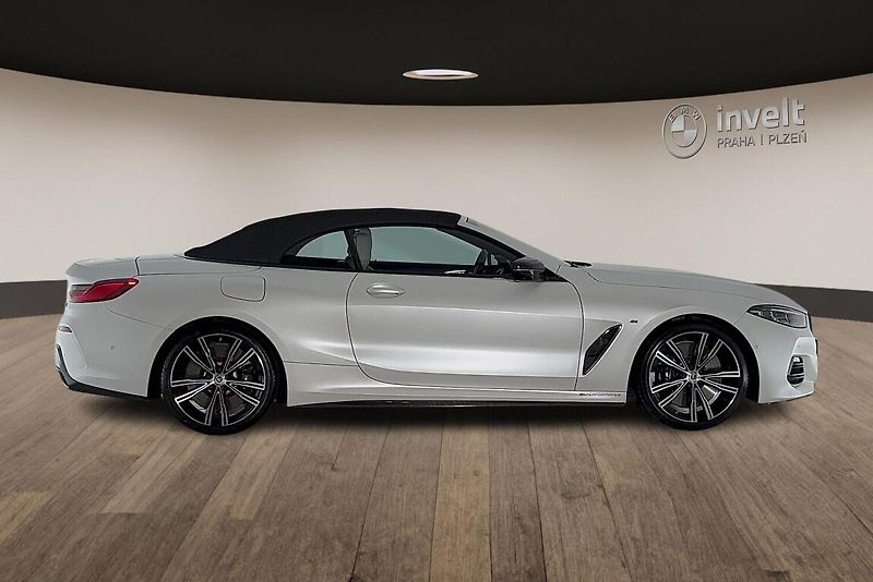 BMW Řada 8 M850i xDrive - fotka 3 z 33