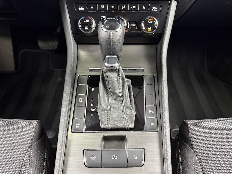 Škoda Superb 2.0TSI 140KW DSG STYLE, ACC, K - fotka 22 z 27