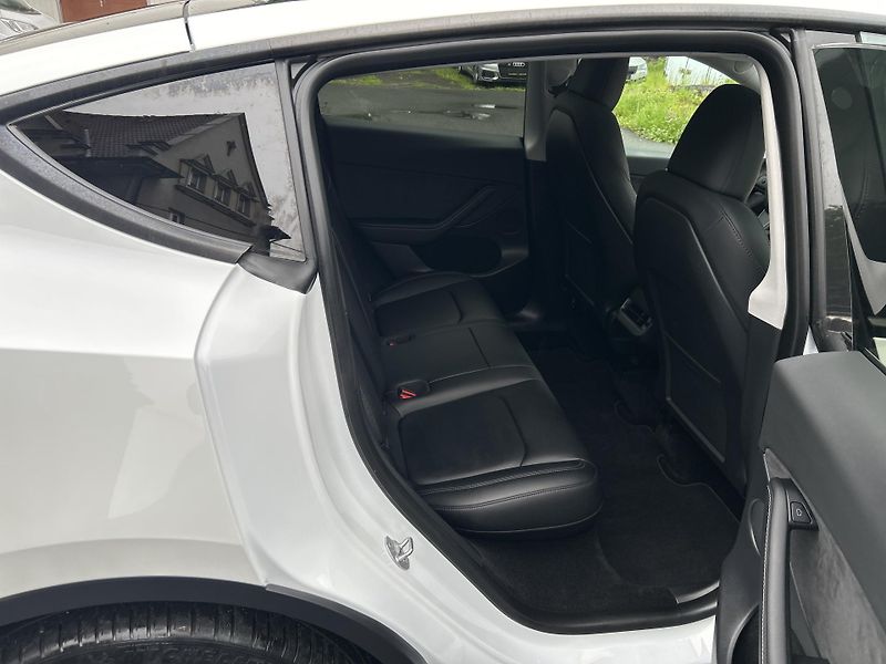 Tesla Model Y LONG RANGE DUAL MOTOR  TZ 92% - fotka 15 z 56
