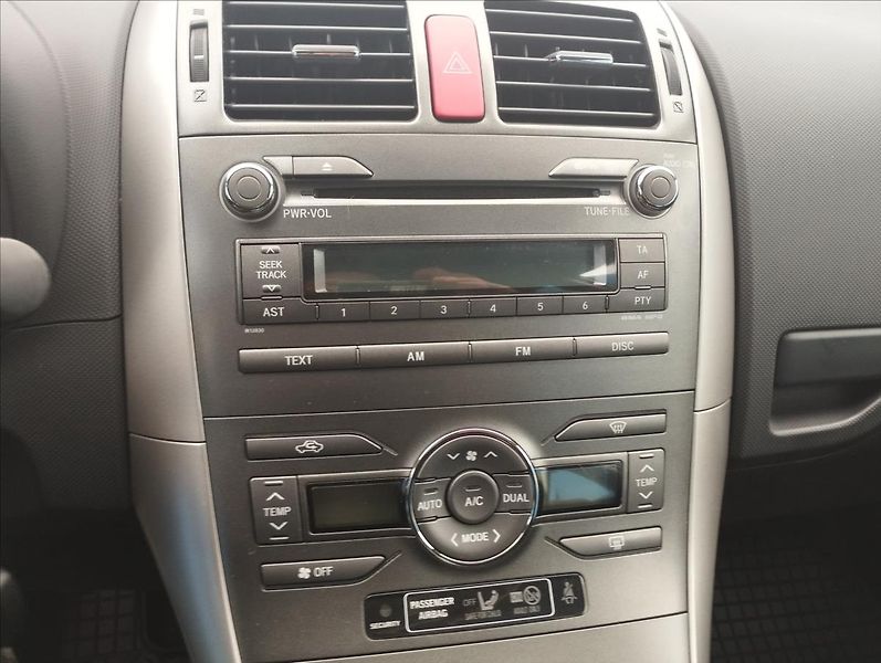 Toyota Auris 1,3 VVT-i 74KW - fotka 15 z 15