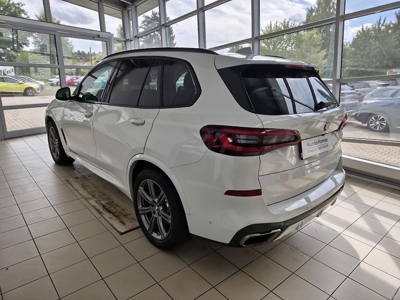 BMW X5 (2021) M50i 390kW xDrive - fotka 2 z 30