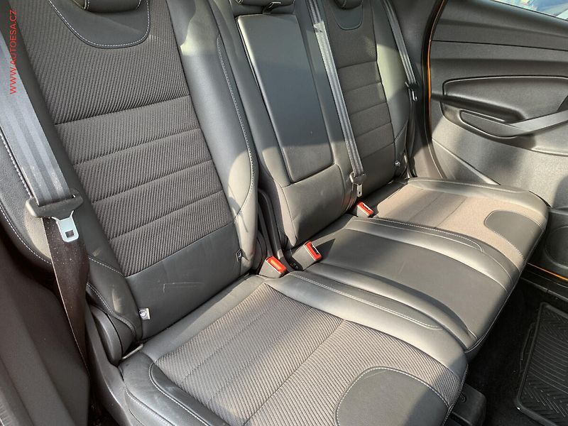Ford Kuga (2015) 1.5 EB, AC, TZ, park.čidla - fotka 11 z 19