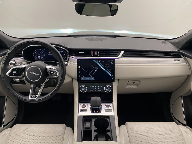 Jaguar F-Pace D300 R-DYNAMIC HSE REZERVACE - fotka 2 z 48