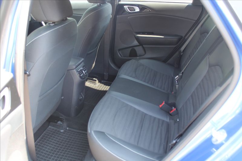 Kia ProCeed 1,5 T-GDI  1MAJ,DPH,GTLINE,JBL - fotka 33 z 41