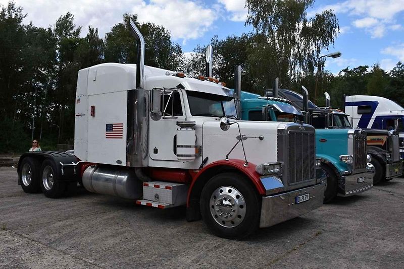 Z návštěvy 6. ročníku US Racket Trucks v Lužné.