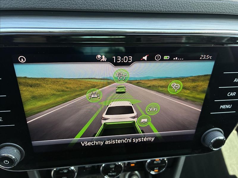 Škoda Superb 2,0 TAŽNÉ,EL.KUFR,KAMERA - fotka 28 z 32