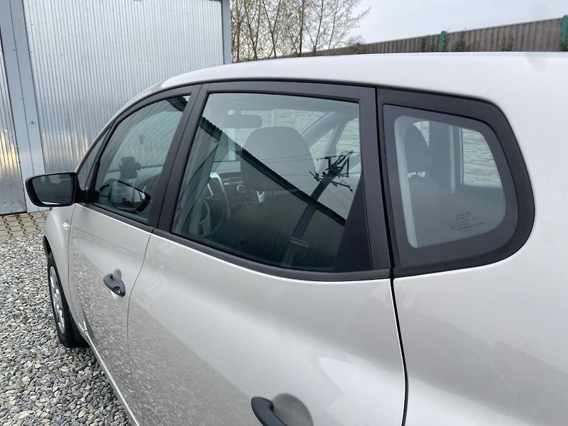 Kia Venga 1.4i 16v 90PS KLIMA SERVIS!!!  - fotka 30 z 144