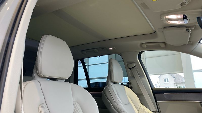 Volvo XC90 (2025) PLUS DARK, T8 AWD, 228+107 kW - fotka 15 z 15
