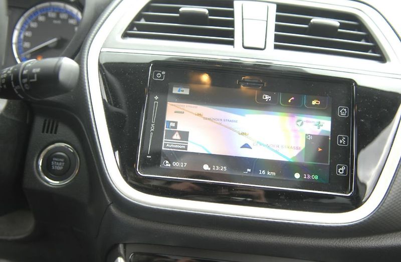 Suzuki SX4 S-Cross Comfort+ 4x4 Navigace Panorama - fotka 14 z 15