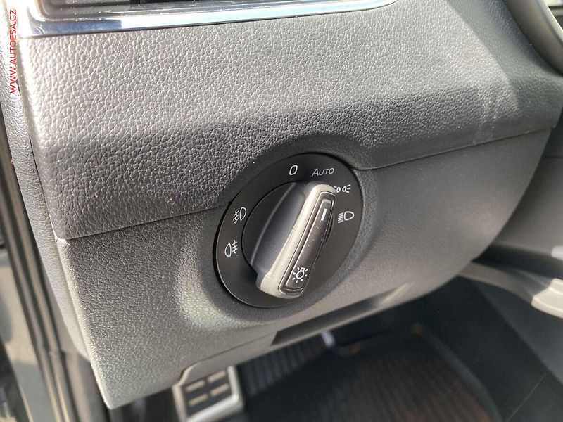 Škoda Octavia (2018) 2.0 TDi, RS, DSG - fotka 15 z 20