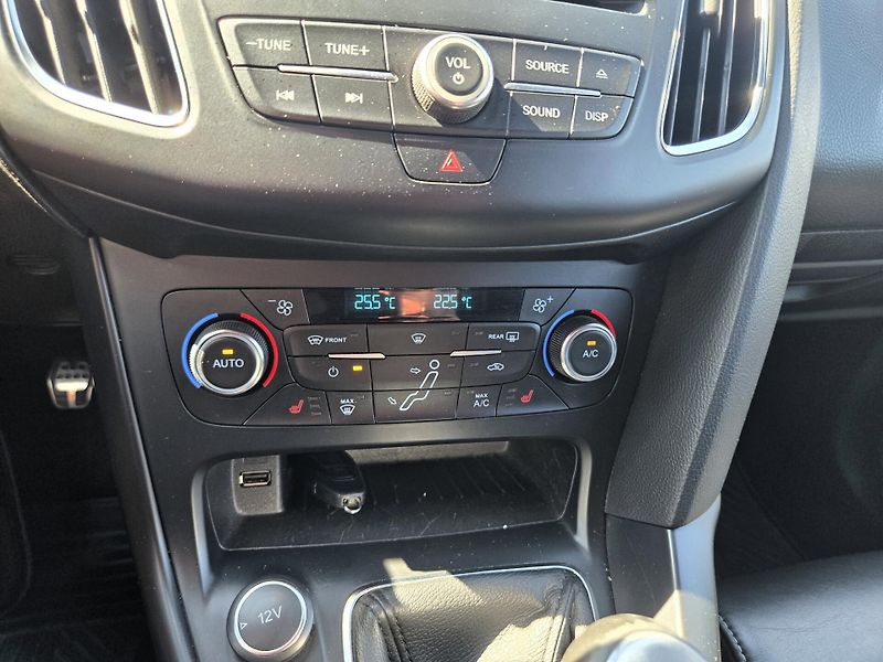 Ford Focus (2017) ST kombi 184kw - fotka 15 z 21